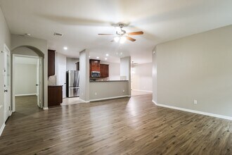 Building Photo - 2815 Lexington Park Dr