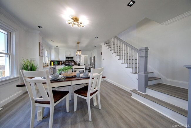 Foto del edificio - 16 Roosevelt Ave