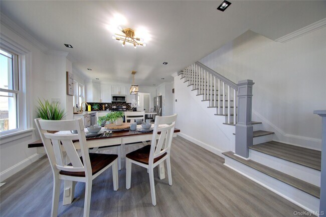 Building Photo - 16 Roosevelt Ave