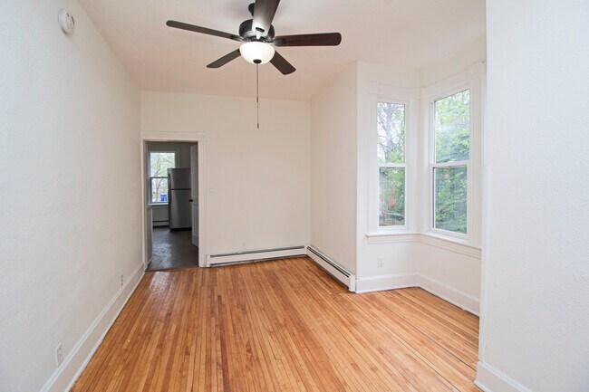 Foto del edificio - 869 Central Ave W