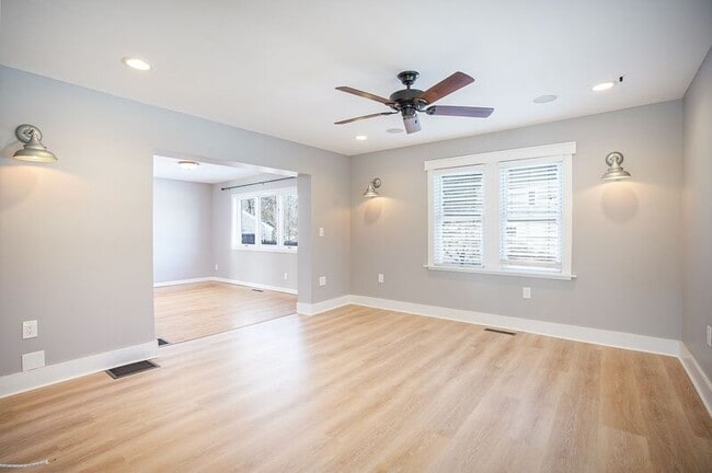 Building Photo - 40 Lealand Ave