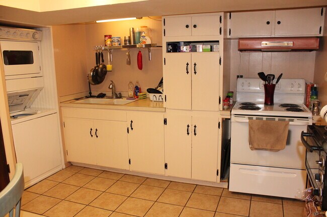 Kitchen - 274 N 300 W
