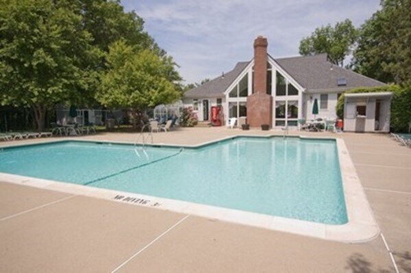 Building Photo - 2 Squire Ct