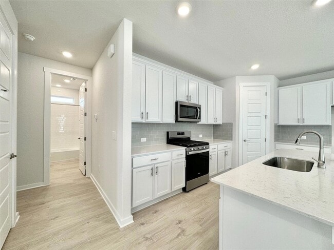 Building Photo - 404 Tinto St