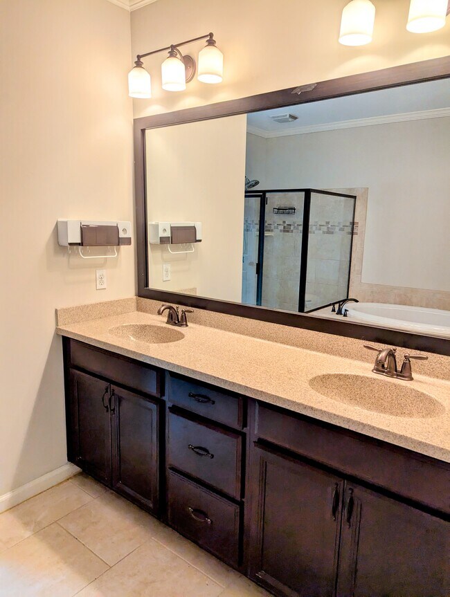 Photo - 913 Dumaine Trce Townhome