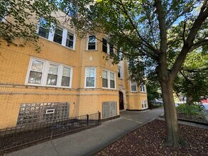 Building Photo - 2257 W Rosemont Ave