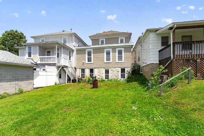 Building Photo - 2113 Goff Ave