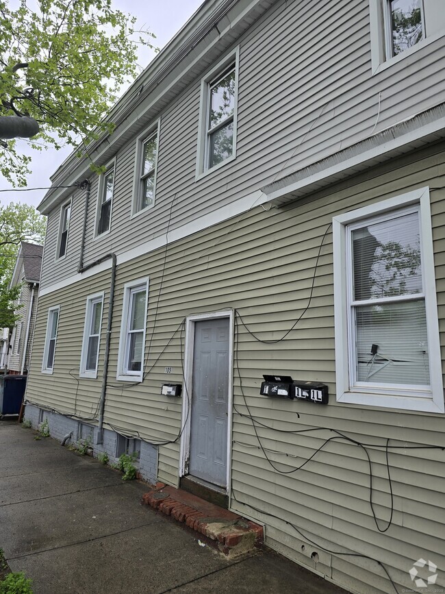Building Photo - 108 Greenwood St