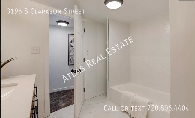 Building Photo - Available now 4 Bedroom House in Englewood...