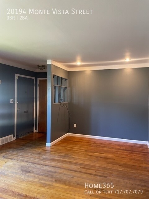 Building Photo - Remodeled 3 Bedroom 2 Bath home with a fen...