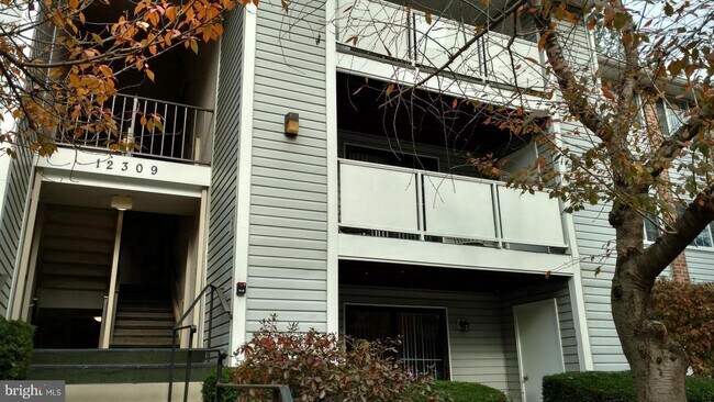Building Photo - 12309 Silvergate Way
