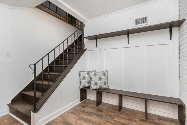 Building Photo - Beautiful Four Bedroom Home minutes from the Airport