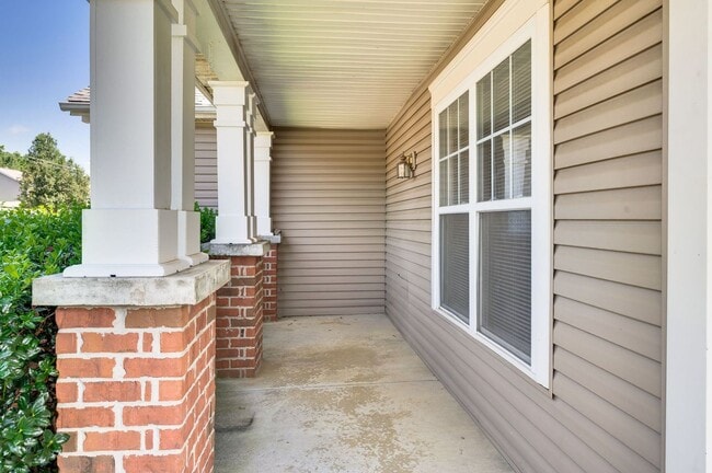 Building Photo - Awesome 4BE-Office/Bonus Room/ 2BA Home in...