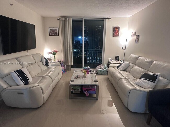 Foto del edificio - 275 NE 18th St