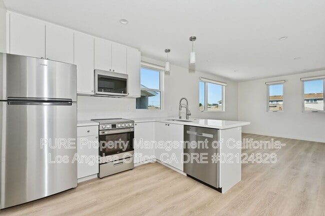 Building Photo - 1536 W 205th St