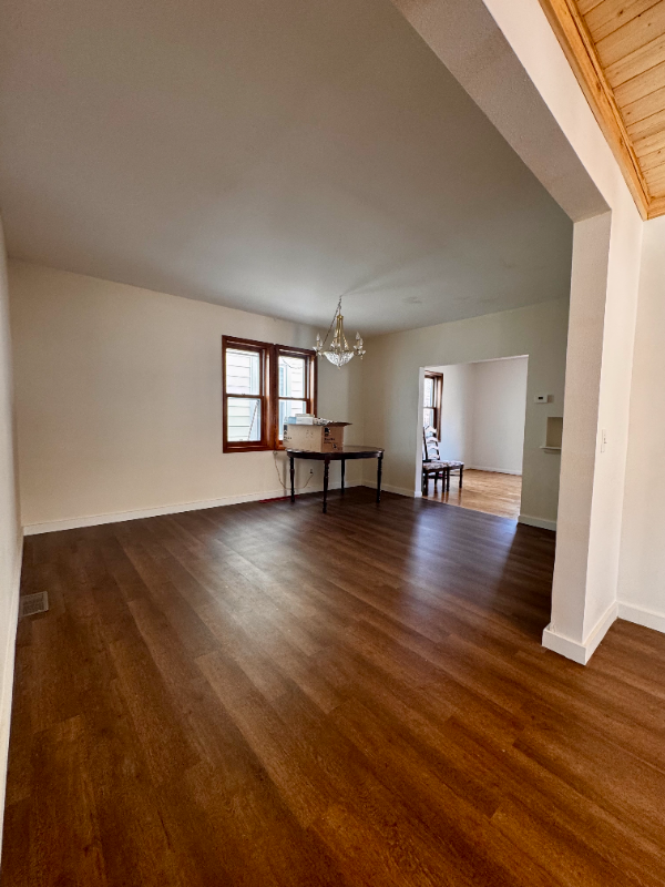 Building Photo - 416 W Munising Ave