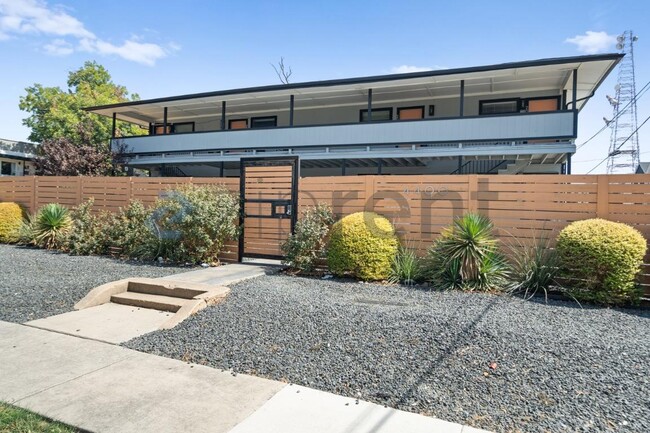 Building Photo - Unit 203
