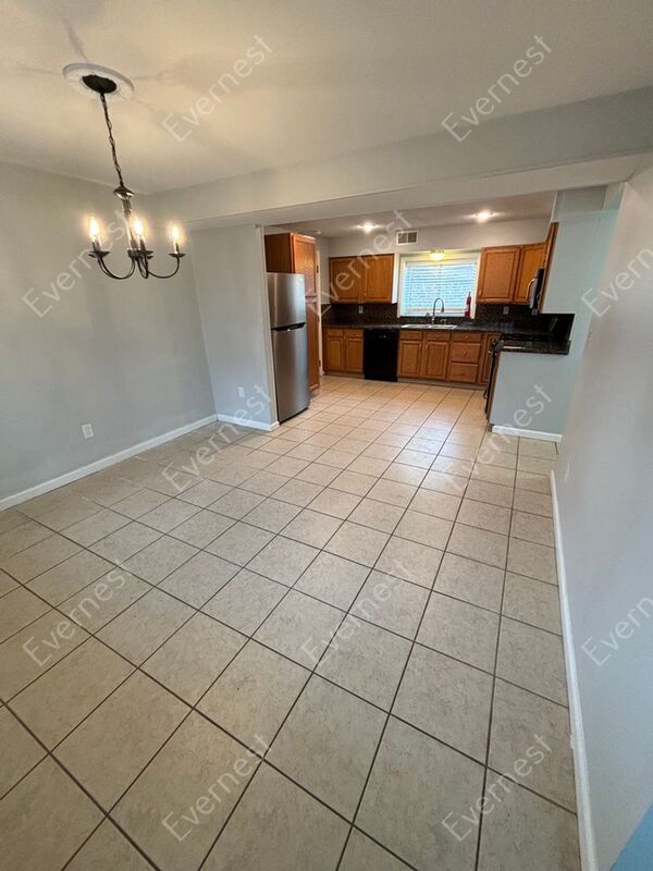 Building Photo - 419 Shady Ln