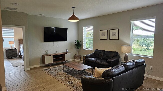 Building Photo - 3034 NE Skyview Ln