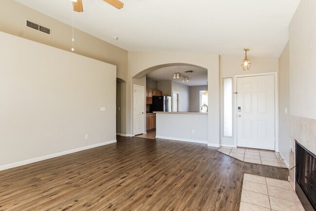 Foto del edificio - 8547 W Laurel Ln