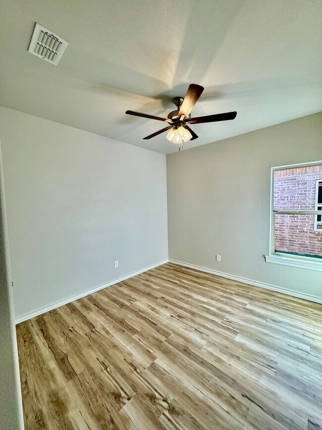 Foto del edificio - 4bed 2 bath - Frenship ISD