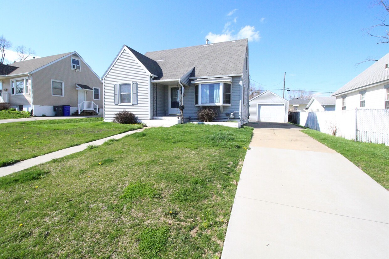 1008 O Ave NW, Cedar Rapids, IA 52405 House Rental in Cedar Rapids