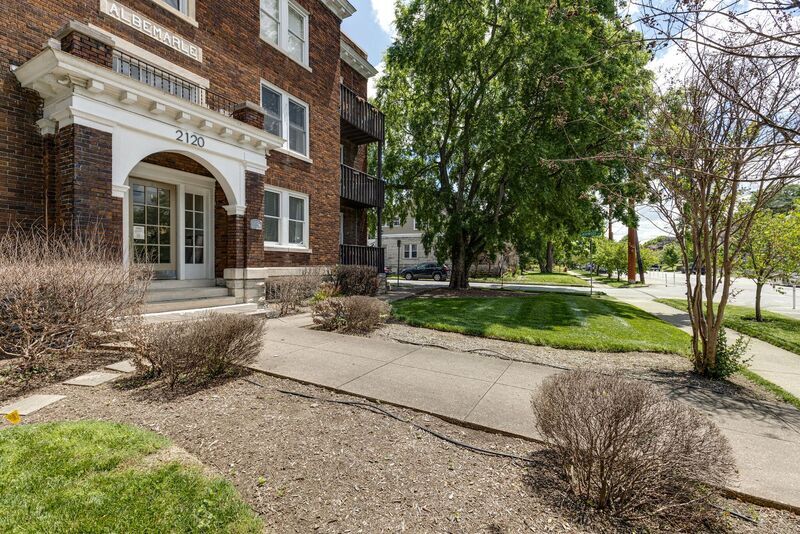 Primary Photo - 2120 Belmont Blvd