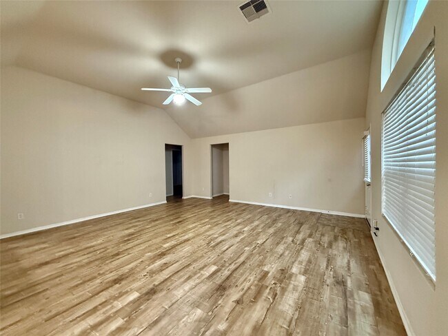 Building Photo - 14802 Fir Knoll Way