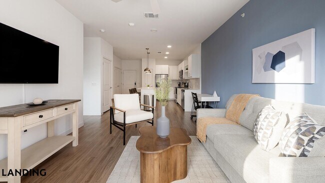 Foto del edificio - 7733 Burleson Rd