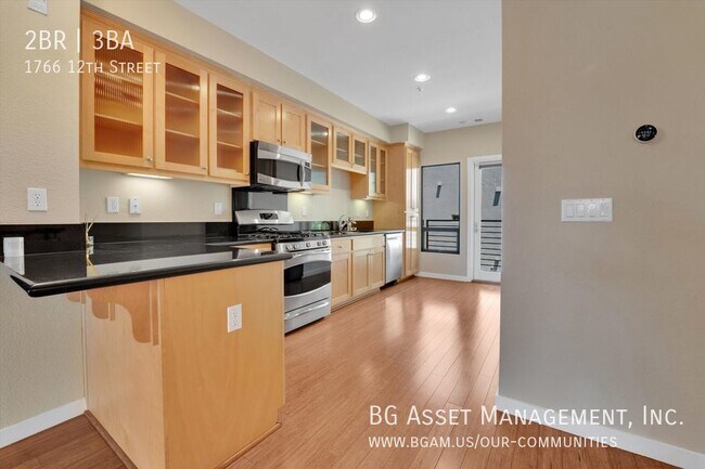 Building Photo - Gorgeous Zephyr Gate Condo in West Oakland