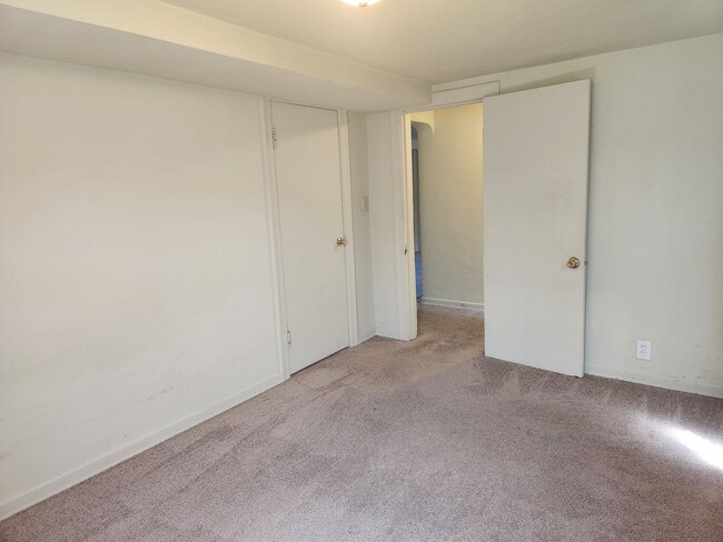 Foto del edificio - Lower Level Apartment