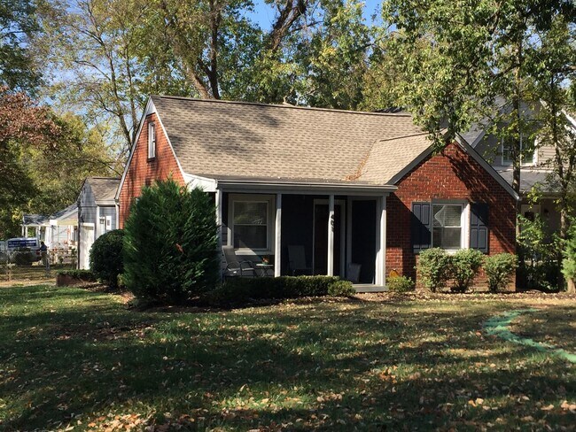 Building Photo - Charming Nashville Cottage!