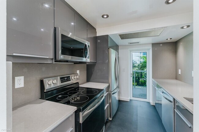 Building Photo - 2 br, 2 bath Condo - 2715 N Ocean Blvd Apt 4B