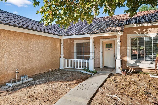 Foto del edificio - Beautiful 3-Bed, 2-Bath Home with Spacious...