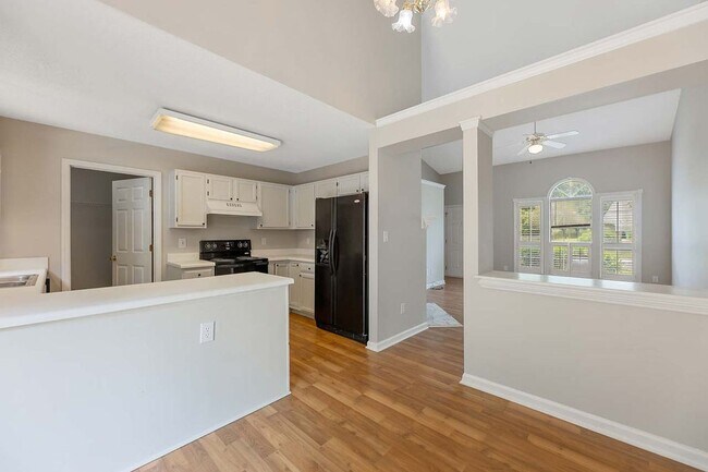 Building Photo - Charming 3-bedroom, 2-bathroom home nestle...