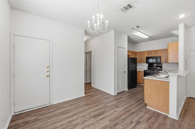 Foto del edificio - 14512 Harris Ridge Blvd