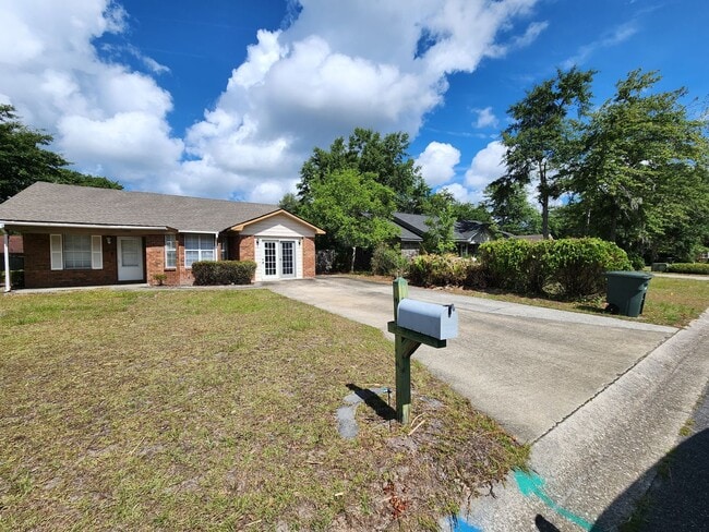 Building Photo - 1102 Tomahawk Trail