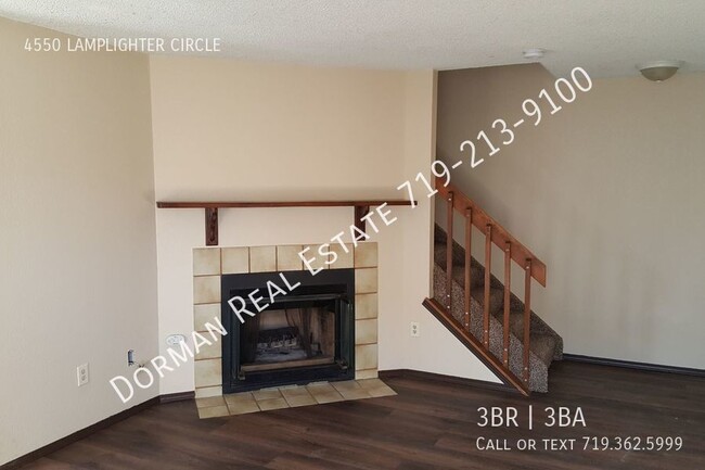 Foto del edificio - Updated Townhome close to Ft Carson