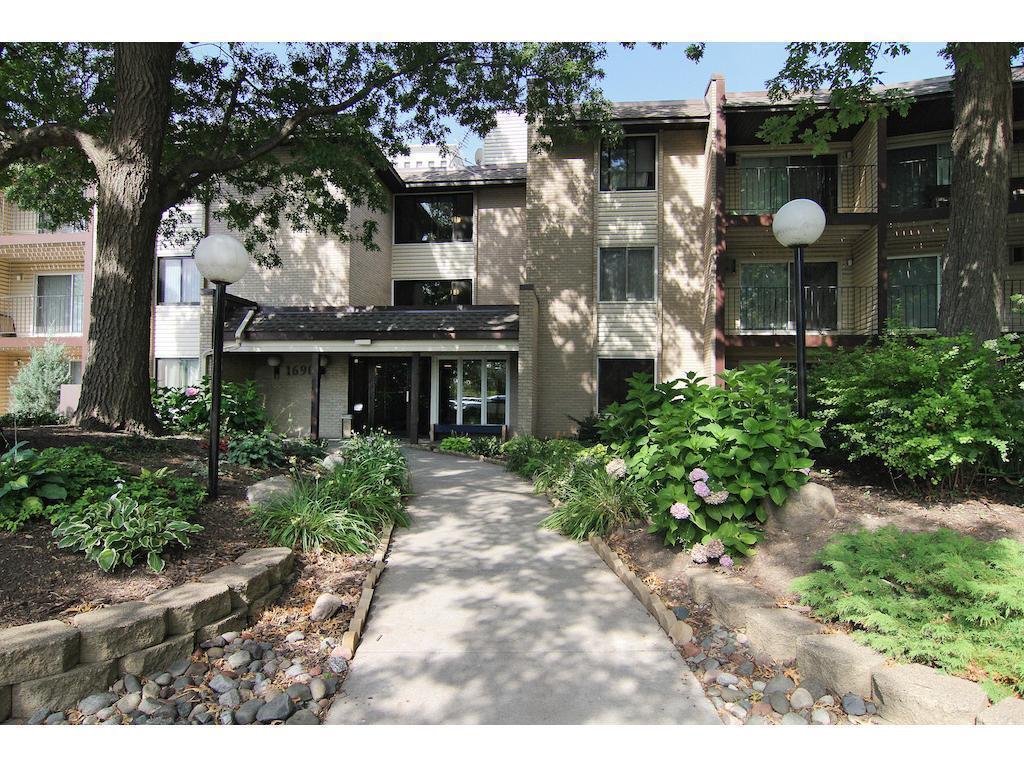 1690 MN36 Unit 221, Roseville, MN 55113 Room for Rent in Roseville