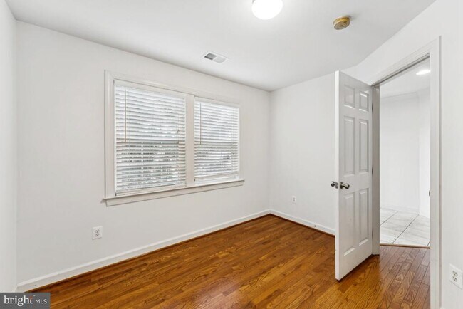 Foto del edificio - 8915 Amelung St