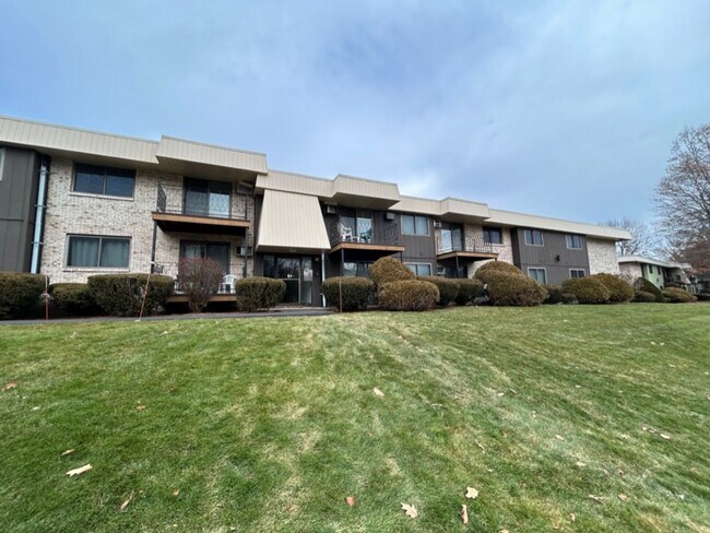 Building Photo - 2 Bedroom Condo For Rent