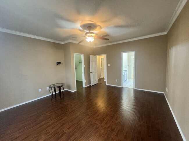 Building Photo - 1705 River Oaks Dr