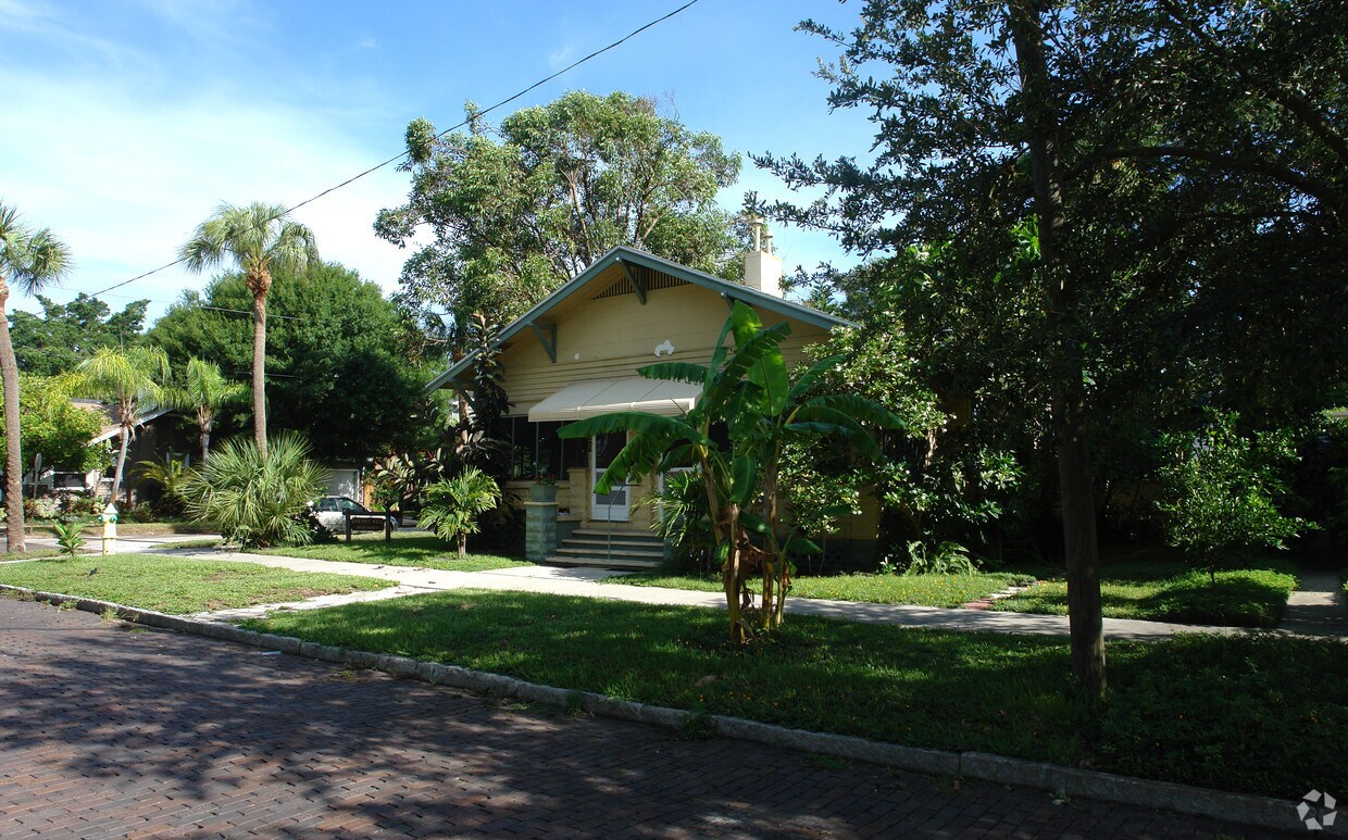 Foto del edificio - 505 12th Ave NE