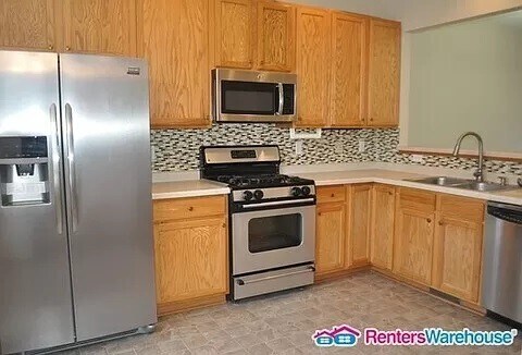 Foto del edificio - Available May 1st - beautiful 4-bed 4-bath townhome in Apple Valley with pool and more!