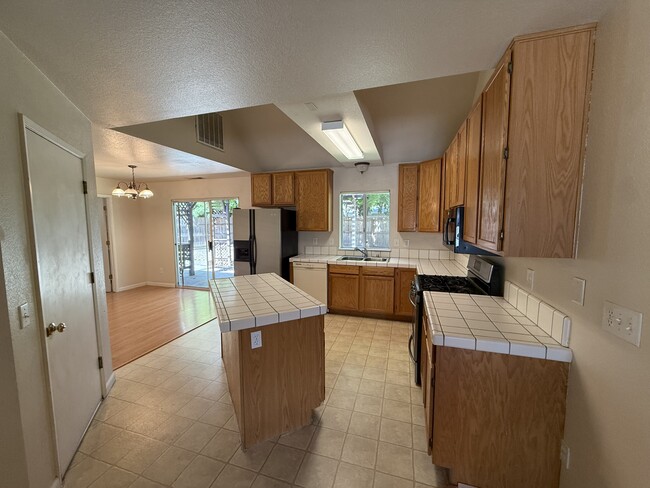 Foto del edificio - 2732 Revere Ln