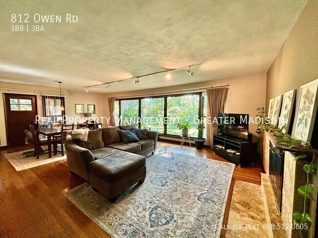 Foto del edificio - Beautiful Home Near Lake Monona