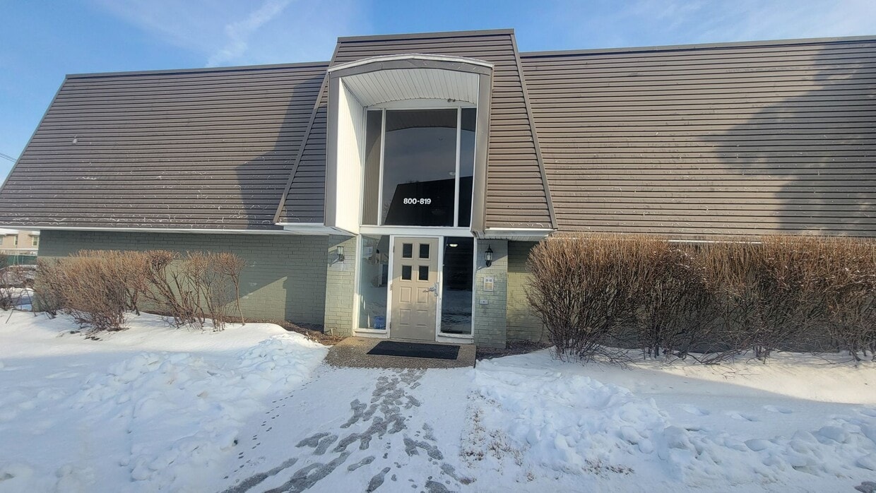 Elegant 1-Bedroom Condo Near Shelbyville Rd - Elegant 1-Bedroom Condo Near Shelbyville Rd