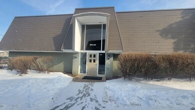 Building Photo - 805 La Fontenay Ct