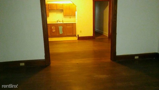 Building Photo - 2 br, 1 bath Apartment - 289 E Main Street