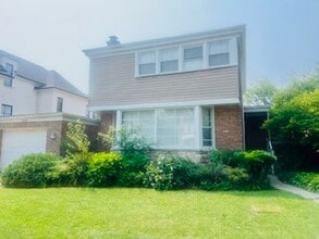Building Photo - 2909 W Birchwood Ave